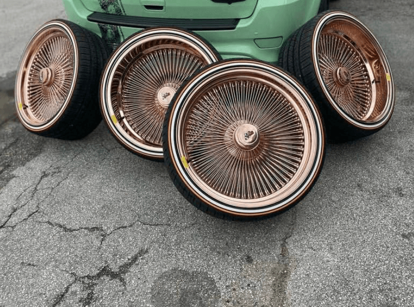 2Dayton-Wire-Wheels 22×8 Dayton 150 Spoke Wire Wheels Rose Gold Staggered - Image 1